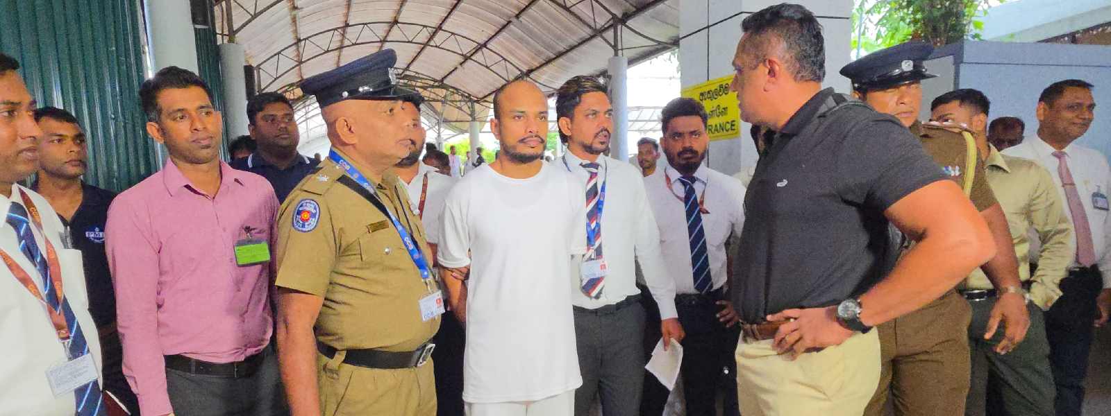 පාතාලයේ "බස් ලලිත්" මෙරටට රැගෙන එයි...